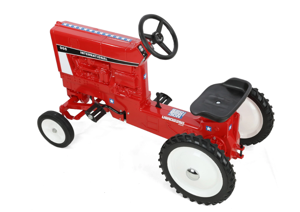 Tracteurs à pédales 966 IH