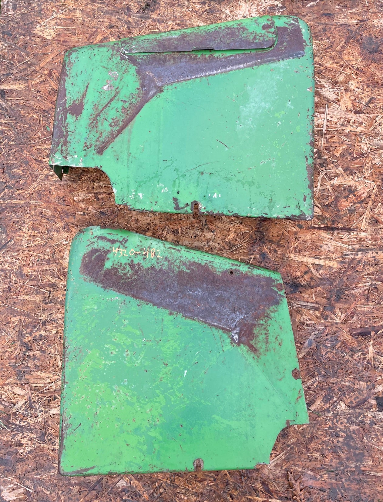 2 Tôle latérale Droite et Gauche John Deere 4320