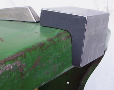 Outil pour reformer les capot se série 20 John deere 3020 au 7520